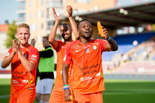 AFC Eskilstunas spelare jublar