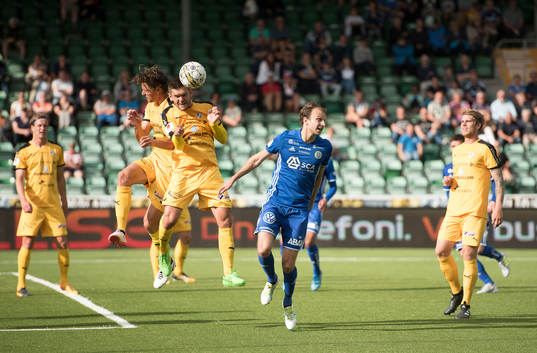 Halmstads Ivo Pekalski nickar undan hörna