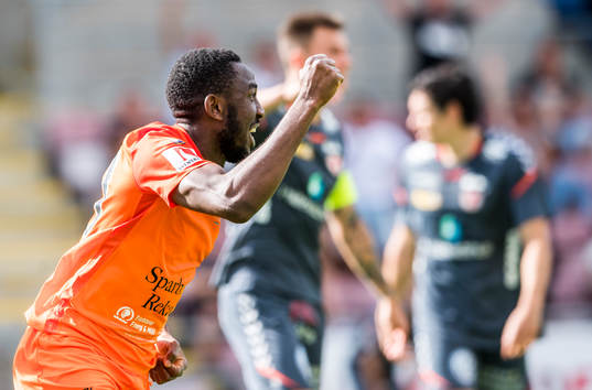 AFC Eskilstunas Chidi Omeje jublar