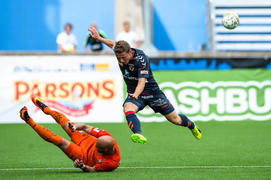 AFC Eskilstunas Zourab Tsiskaridze och Kalmars Anton