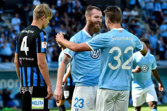 Malmö FFs Jo Inge Berget, gjorde 1-0, och jublar med