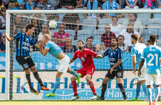 Sirius Philip Haglund gör 3-3 på Malmö FFs målvakt