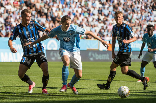 Malmö FFs Pawel Cibicki mot Sirius Elias Andersson och