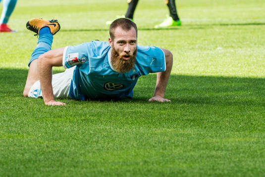 Malmö FFs Jo Inge Berget liggandes på gräset