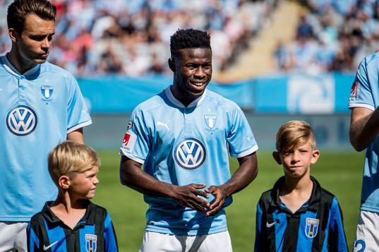Malmö FFs Kingsley Sarfo innan fotbollsmatchen i