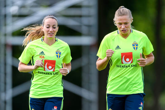 Kosovare Asllani och Fridolina Rolfö