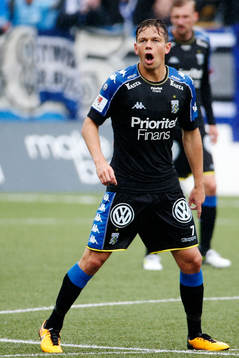 IFK Göteborgs Mads Albaek reagerar