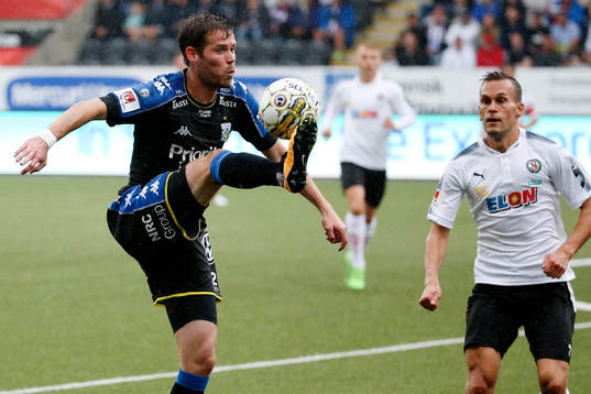 IFK Göteborgs Emil Salomonsson och Örebros Logi