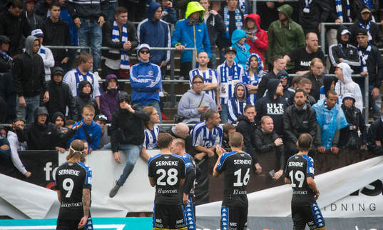 IFK Göteborgs spelarna tackar fansen