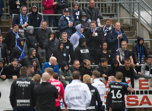 IFK Göteborgs spelarna tackar fansen