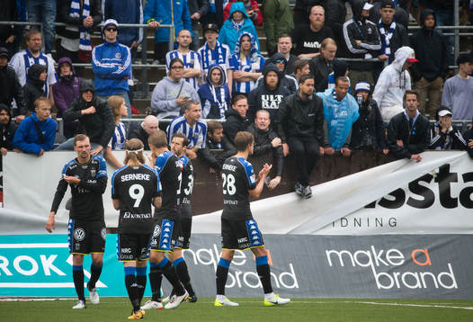 IFK Göteborgs spelarna tackar fansen
