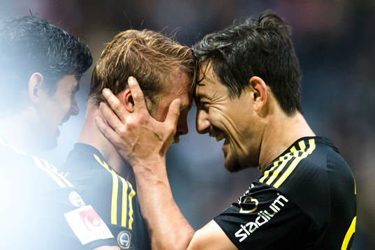 s Daniel Sundgren och Stefan Ishizaki  jublar