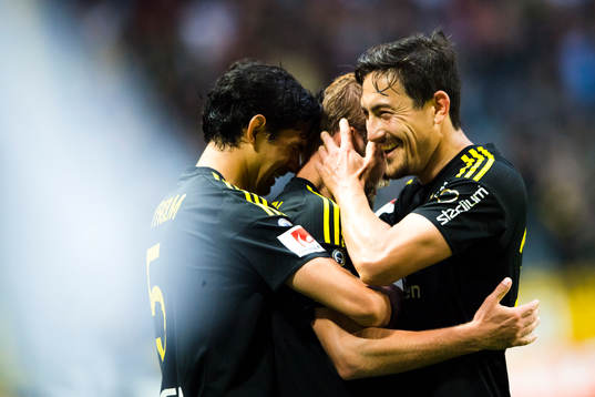 s Jesper Nyholm , Daniel Sundgren och Stefan Ishizaki jublar