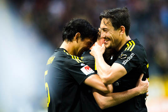 s Jesper Nyholm , Daniel Sundgren och Stefan Ishizaki jublar