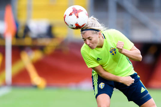 Linda Sembrant nickar en boll