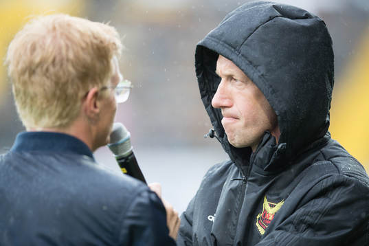 Östersunds tränare Graham Potter blir intervjuad