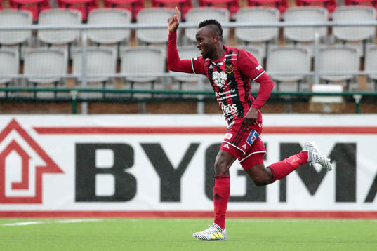 Östersunds Samuel Mensiro jublar