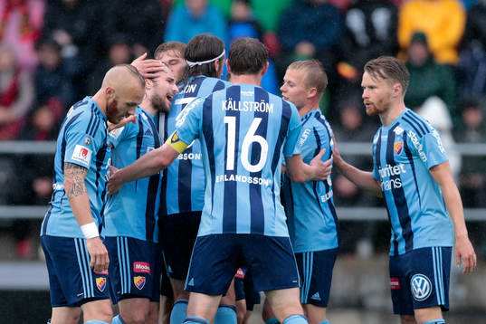 Djurgårdens Kevin Walker jublar med lagkamrater