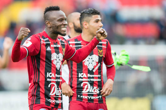 Östersunds Samuel Mensiro jublar