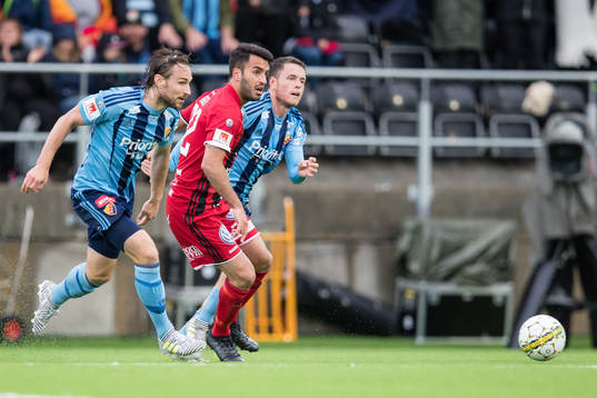 Östersunds Brwa Nouri mot Djurgårdens Kevin Walker och