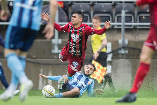 Östersunds Hosam Aiesh blir fälld av Djurgårdens Othman