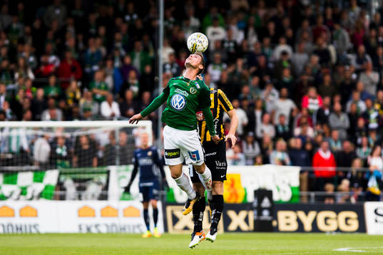 Jönköpings Arni Vilhjalmsson i nickduell