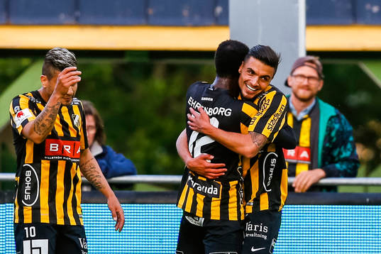 Häckens Ahmad Yasin jublar