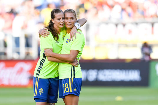 Sveriges Lotta Schelin och Fridolina Rolfö före