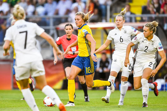 Sveriges Fridolina Rolfö i fotbollsmatchen mellan Tyskland