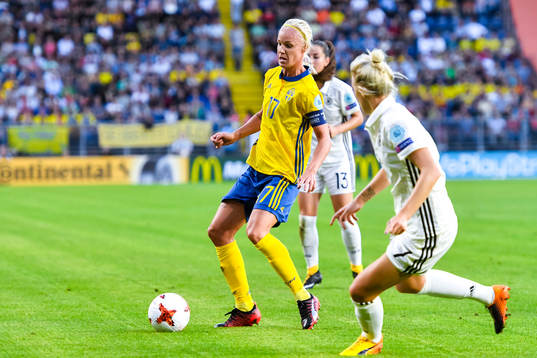 Sveriges Caroline Seger i fotbollsmatchen mellan Tyskland