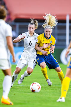 Tysklands Kristin Demann och Sveriges Lisa Dahlkvist i