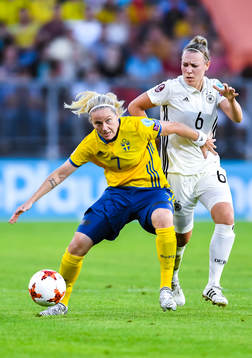 Sveriges Lisa Dahlkvist och Tysklands Kristin Demann  i