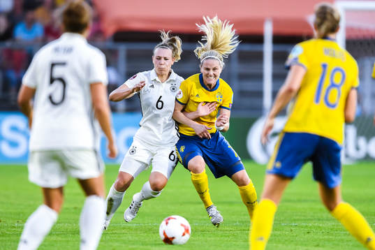 Tysklands Kristin Demann och Sveriges Lisa Dahlkvist i