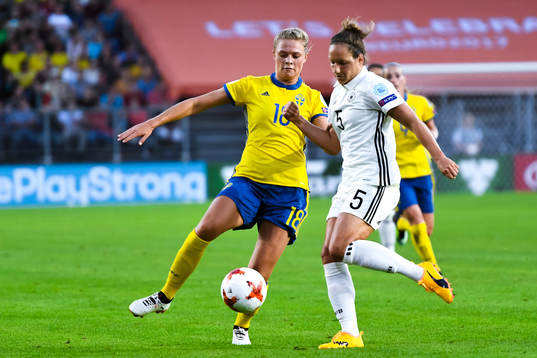 Sveriges Fridolina Rolfö och Tysklands Babett Peter i