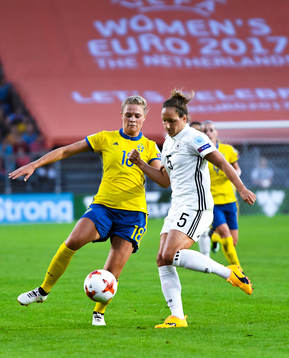 Sveriges Fridolina Rolfö och Tysklands Babett Peter i