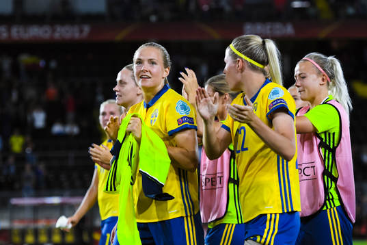 Sveriges Magdalena Eriksson  tackar publiken