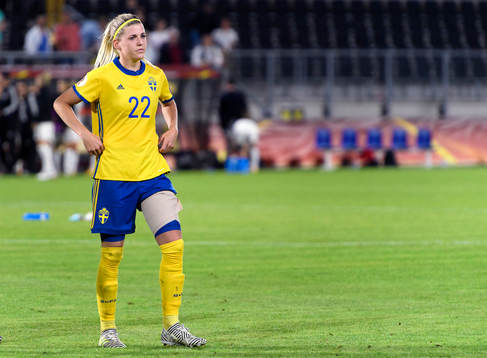Sveriges Olivia Schough med lindat ben