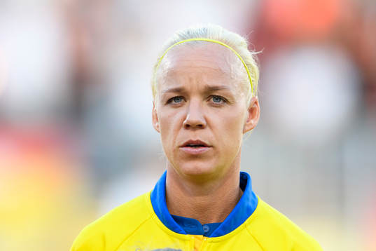Sveriges Caroline Seger vid lineup innan fotbollsmatchen