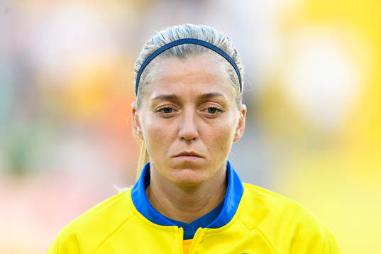 Sveriges Linda Sembrant vid lineup innan fotbollsmatchen