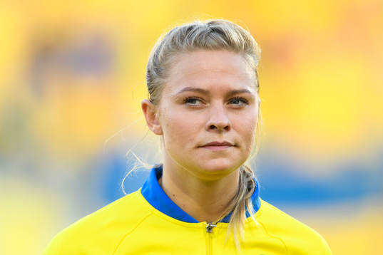Sveriges Fridolina Rolfö vid lineup innan fotbollsmatchen