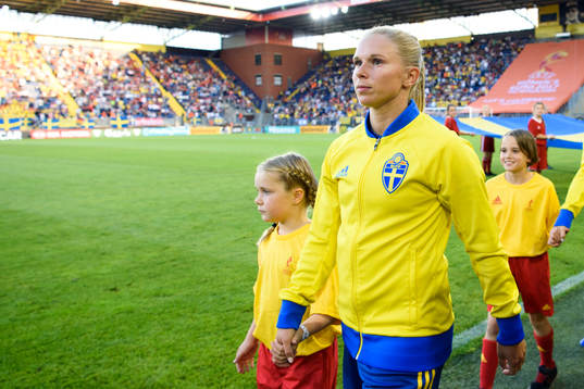 Sveriges Jonna Andersson innan fotbollsmatchen mellan
