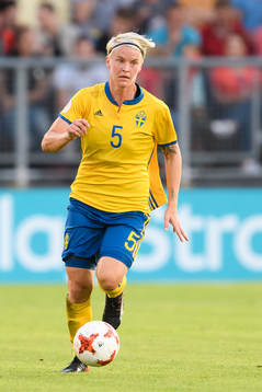 Sveriges Nilla Fischer i fotbollsmatchen mellan Tyskland