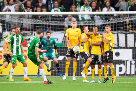 Elfsborgs mur bestående av Joakim Nilsson, Simon Olsson,
