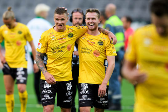 Elfsborgs Samuel Holmén och Adam Lundqvist jublar