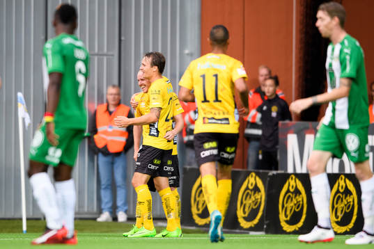 Elfsborgs Simon Lundevall kramas om av Viktor Prodell