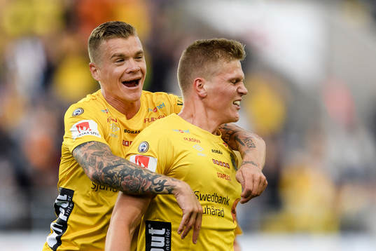 Elfsborgs Joakim Nilsson (h) har gjort 2-0 och jublar