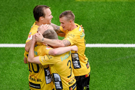 Elfsborgs Simon Lundevall har gjort 3-0 och jublar