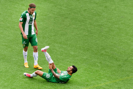 Hammarbys Jiloan Hamad gör sig illa och tvingas utgå