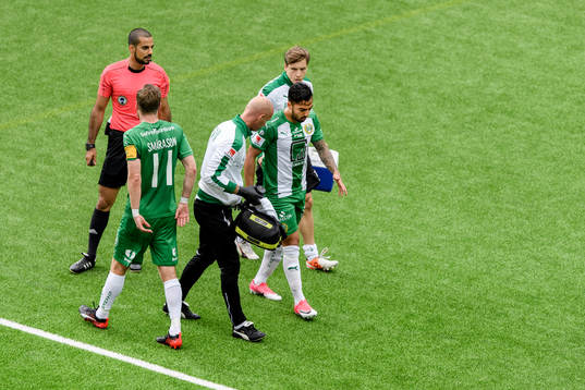 Hammarbys Jiloan Hamad gör sig illa och tvingas utgå
