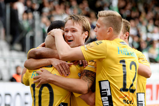 Elfsborgs Simon Lundevall har gjort 1-0 och laget jublar